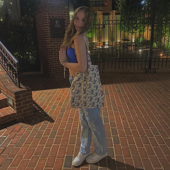 Meet your Posher, Lily - Picture 1 of 2